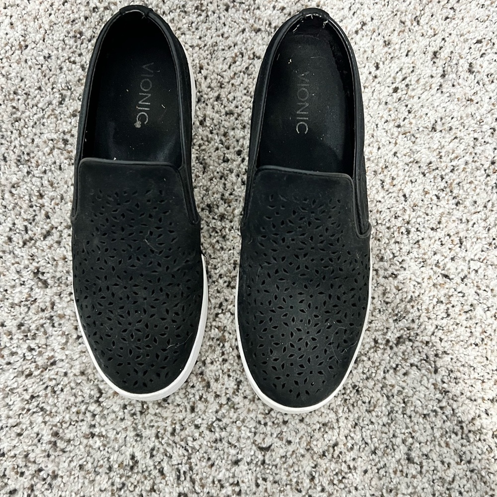 Women’s vionic slip on black sneaker’s.